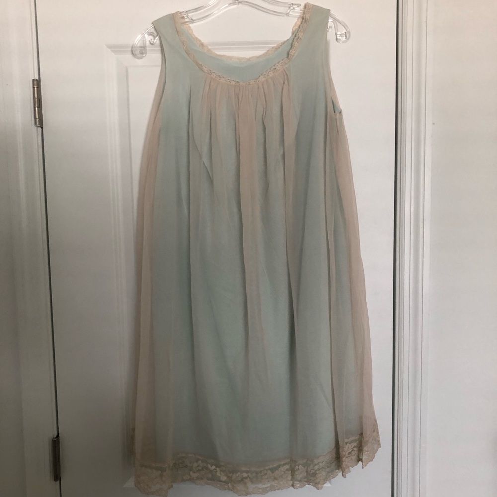 Vintage 1960s Elegant Sleeveless Nightgown with Lace Trim